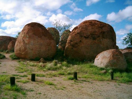 Traumzeit Legenden, die Devils Marbles sind eines der Heiligt&uuml;mer der Australischen Ureinwohner.